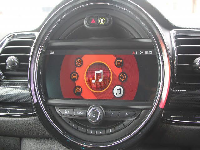 BMW MINI COOPER D CLUBMA 2019 Image 31