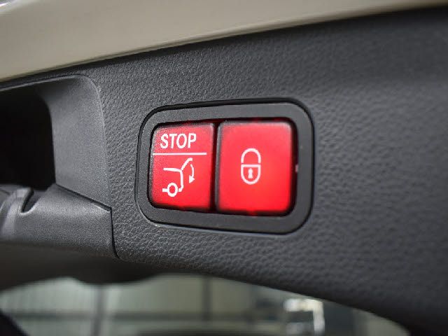 MERCEDES BENZ C CLAS 2017 Image 31