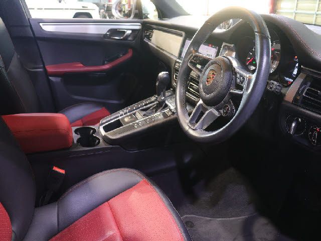 PORSCHE MACAN 2019 Image 31