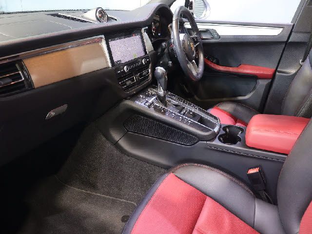 PORSCHE MACAN 2019 Image 31