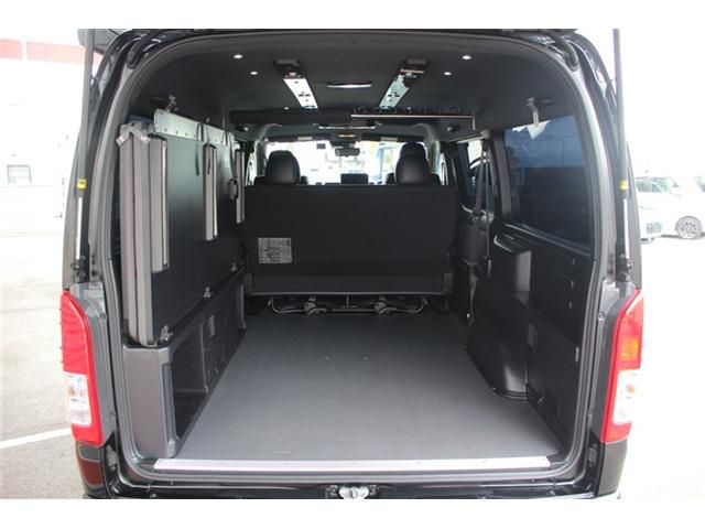 TOYOTA HIACE VAN 4WD 2022 Image 31