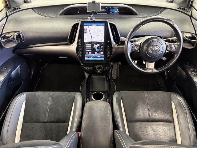 TOYOTA PRIUS PHV 2018 Image 31