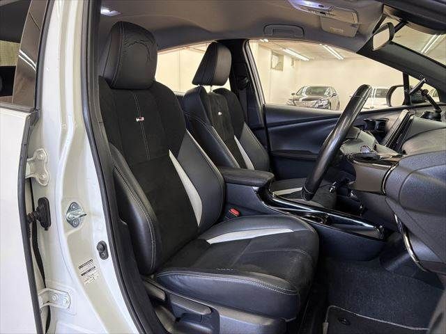 TOYOTA PRIUS PHV 2018 Image 31