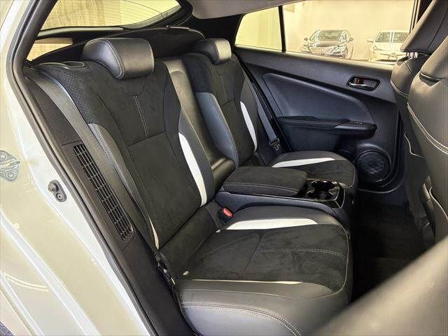 TOYOTA PRIUS PHV 2018 Image 31