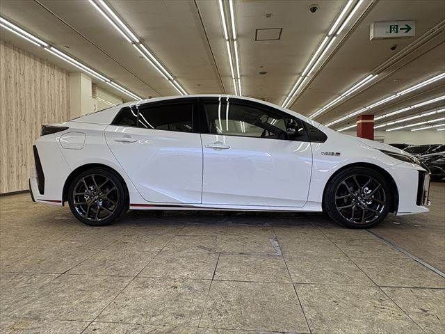 TOYOTA PRIUS PHV 2018 Image 31