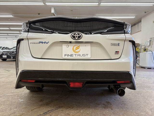 TOYOTA PRIUS PHV 2018 Image 31