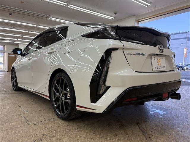 TOYOTA PRIUS PHV 2018 Image 31