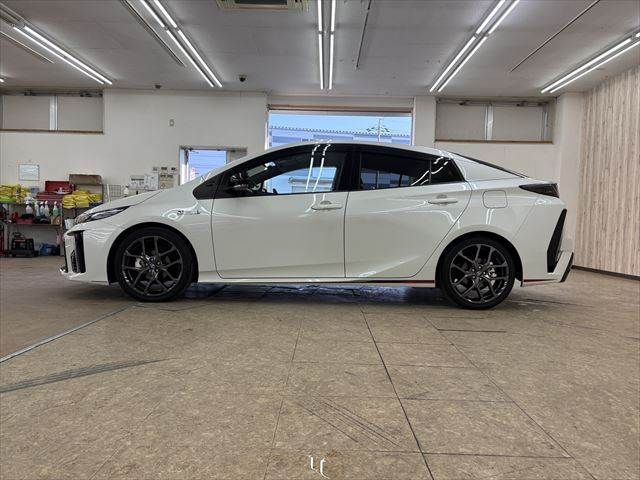 TOYOTA PRIUS PHV 2018 Image 31
