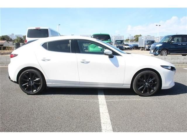 MAZDA 3 FASTBACK 2023 Image 31