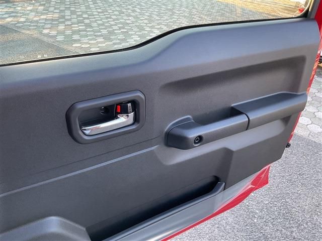 SUZUKI JIMNY NOMADE 2025 Image 31