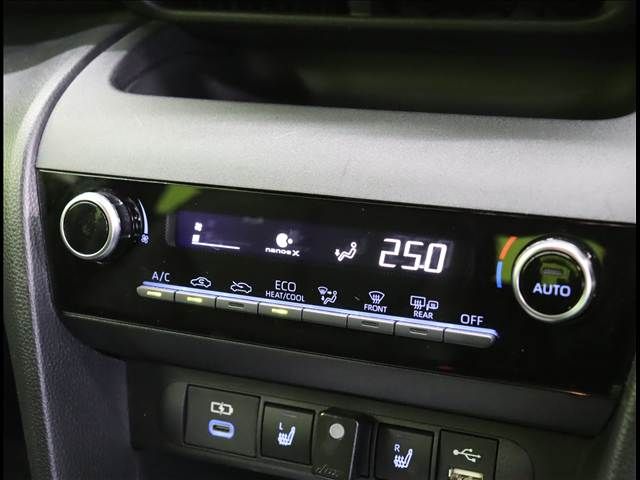 TOYOTA YARIS CROSS HYBRID 2024 Image 31