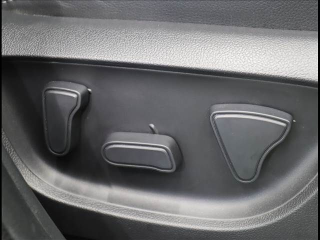 TOYOTA YARIS CROSS HYBRID 2024 Image 31