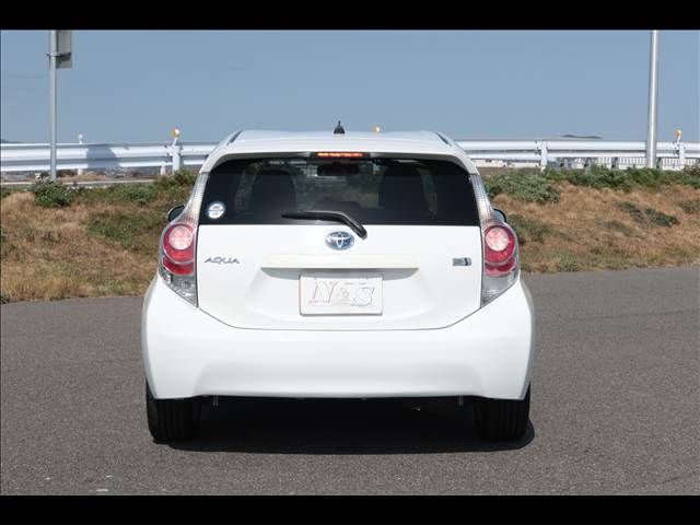 TOYOTA AQUA 2012 Image 31