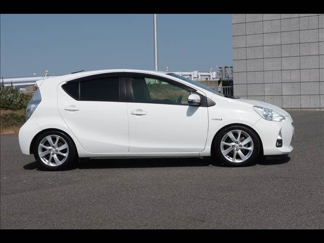 TOYOTA AQUA 2012 Image 31