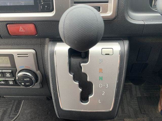 TOYOTA REGIUSACE VAN 2WD 2014 Image 31