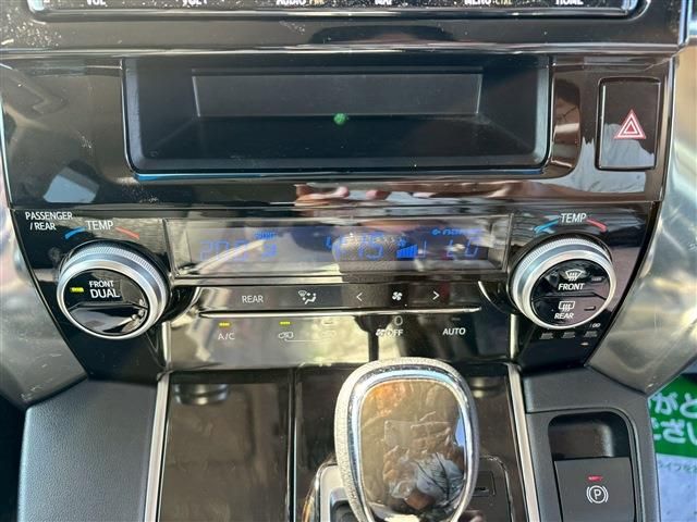 TOYOTA VELLFIRE 2015 Image 31