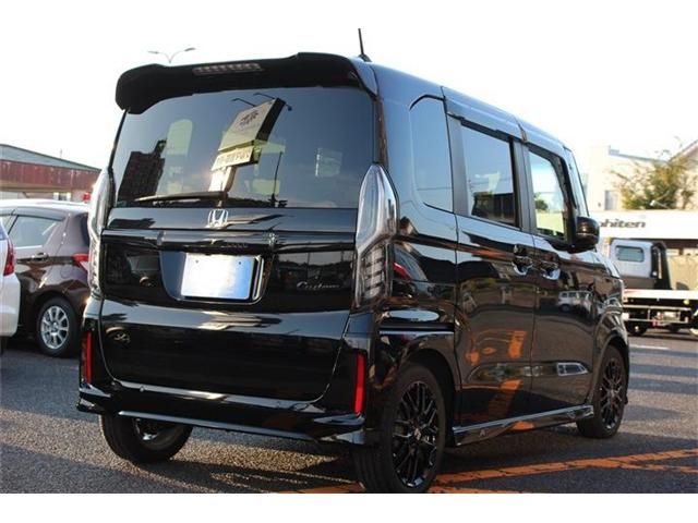 HONDA N BOX CUSTOM 2023 Image 31