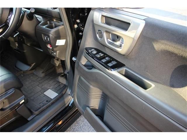 HONDA N BOX CUSTOM 2023 Image 31