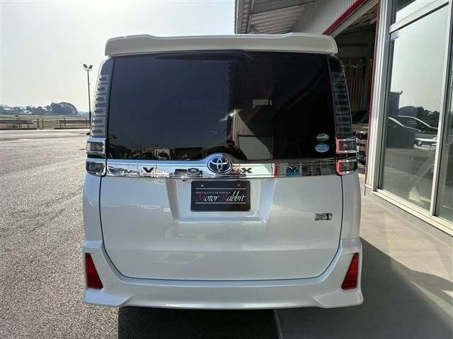 TOYOTA VOXY HYBRID 2017 Image 31