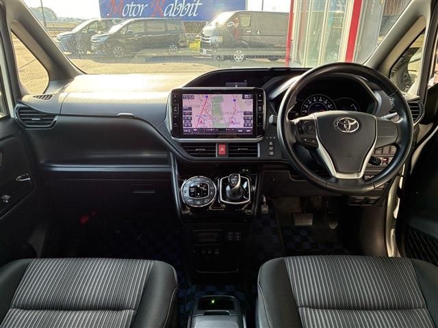 TOYOTA VOXY HYBRID 2017 Image 31