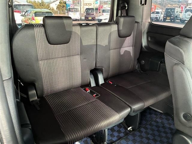 TOYOTA VOXY HYBRID 2017 Image 31