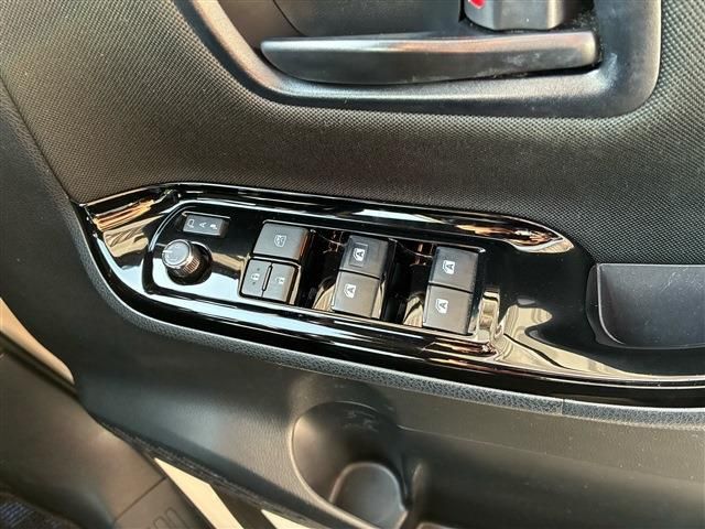 TOYOTA VOXY HYBRID 2017 Image 31