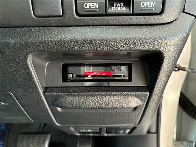 TOYOTA VOXY HYBRID 2017 Image 31