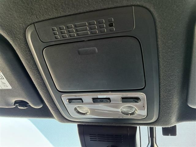 TOYOTA VOXY HYBRID 2017 Image 31