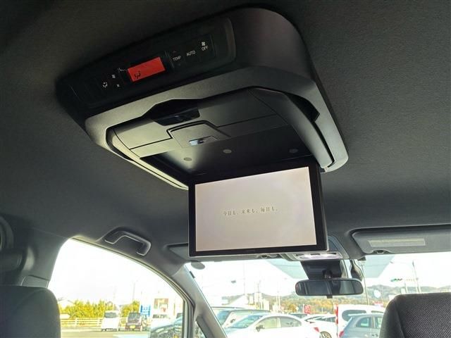 TOYOTA VOXY HYBRID 2017 Image 31