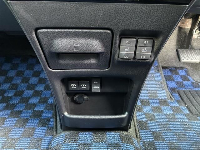 TOYOTA VOXY HYBRID 2017 Image 31