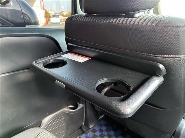 TOYOTA VOXY HYBRID 2017 Image 31