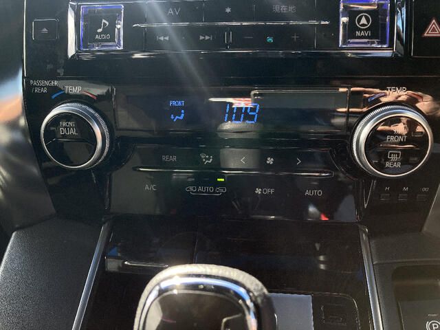 TOYOTA VELLFIRE 4WD 2017 Image 31