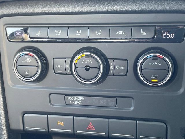 VOLKSWAGEN THE BEETL 2015 Image 31