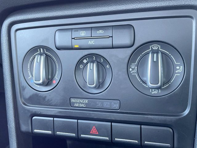 VOLKSWAGEN THE BEETL 2015 Image 31