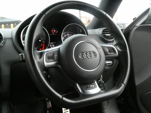 AUDI TT RS PLUS COUP 2013 Image 31