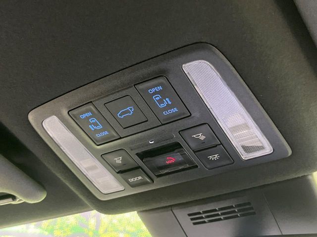 TOYOTA VOXY HYBRID 2023 Image 31