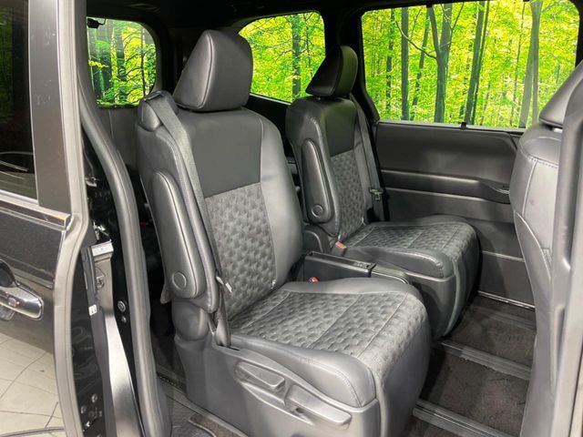 TOYOTA VOXY HYBRID 2023 Image 31