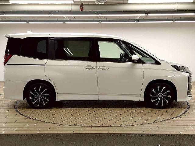 TOYOTA NOAH 2022 Image 31
