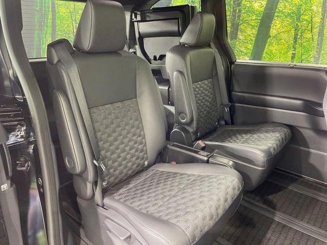 TOYOTA VOXY HYBRID 2024 Image 31