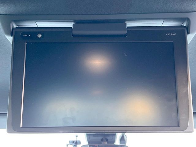 TOYOTA VOXY HYBRID 2018 Image 31