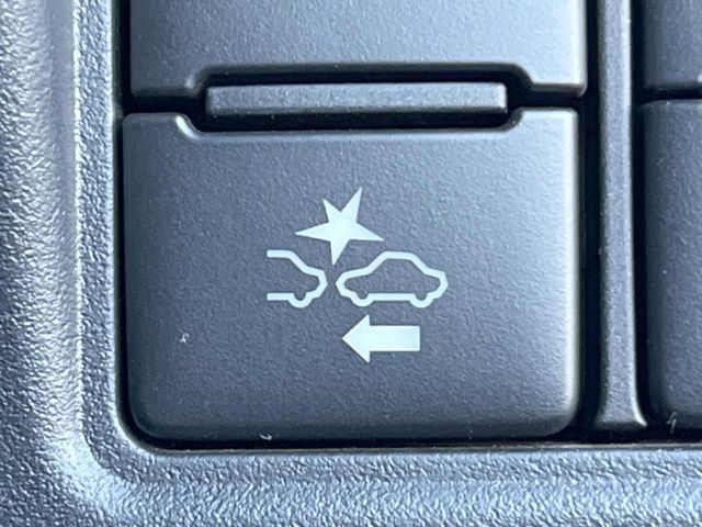 TOYOTA VOXY HYBRID 2018 Image 31