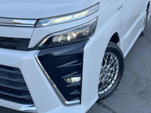 TOYOTA VOXY HYBRID 2018 Image 31