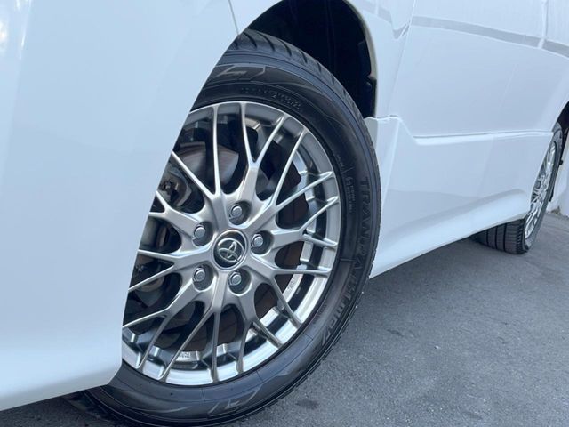 TOYOTA VOXY HYBRID 2018 Image 31