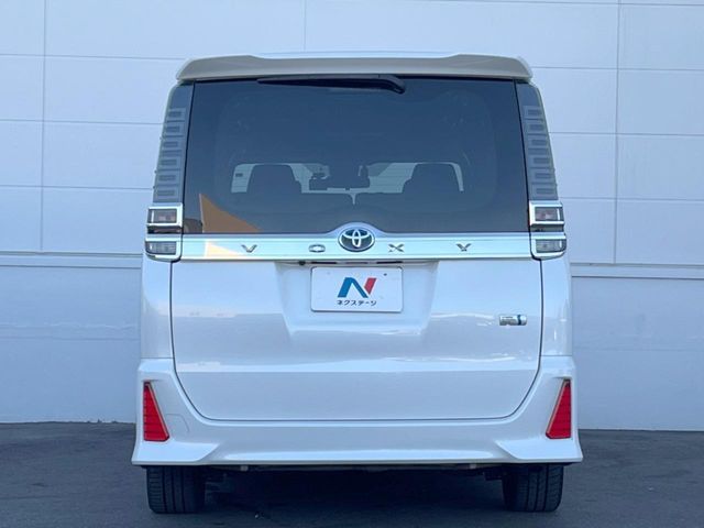 TOYOTA VOXY HYBRID 2018 Image 31