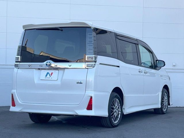 TOYOTA VOXY HYBRID 2018 Image 31