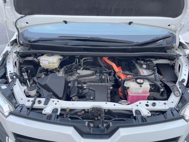 TOYOTA VOXY HYBRID 2018 Image 31
