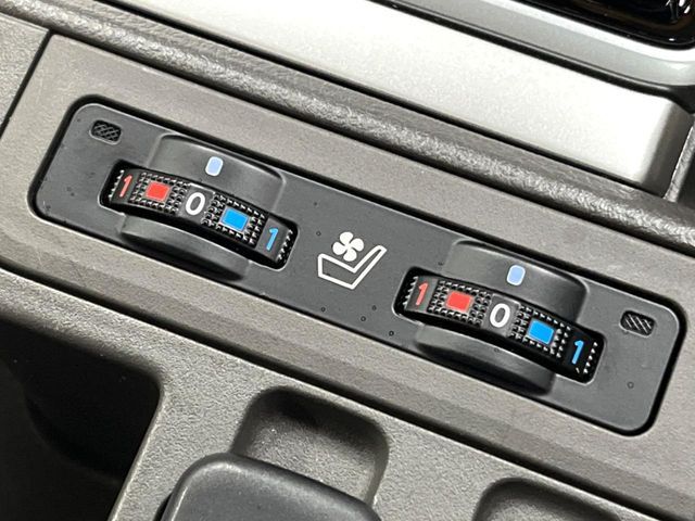 TOYOTA LANDCRUISER PRADO 2023 Image 31