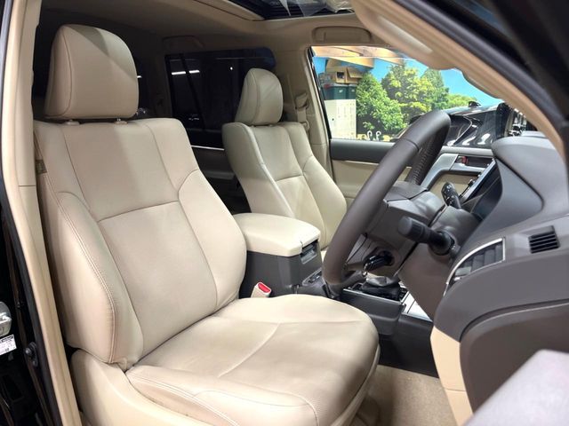 TOYOTA LANDCRUISER PRADO 2023 Image 31