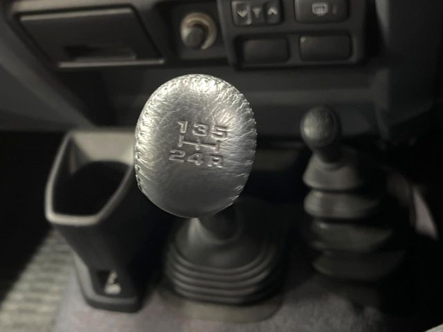 TOYOTA LANDCRUISER VAN 2015 Image 31