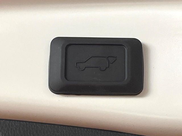 TOYOTA RAV4 HYBRID 4WD 2023 Image 31